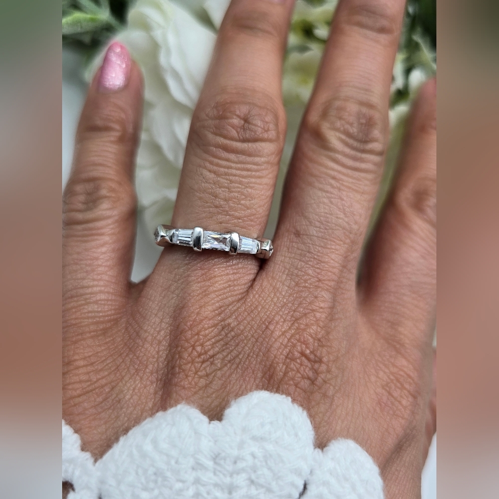 🥰 ELLY WEDDING BAND RING - Picture 3 of 5
